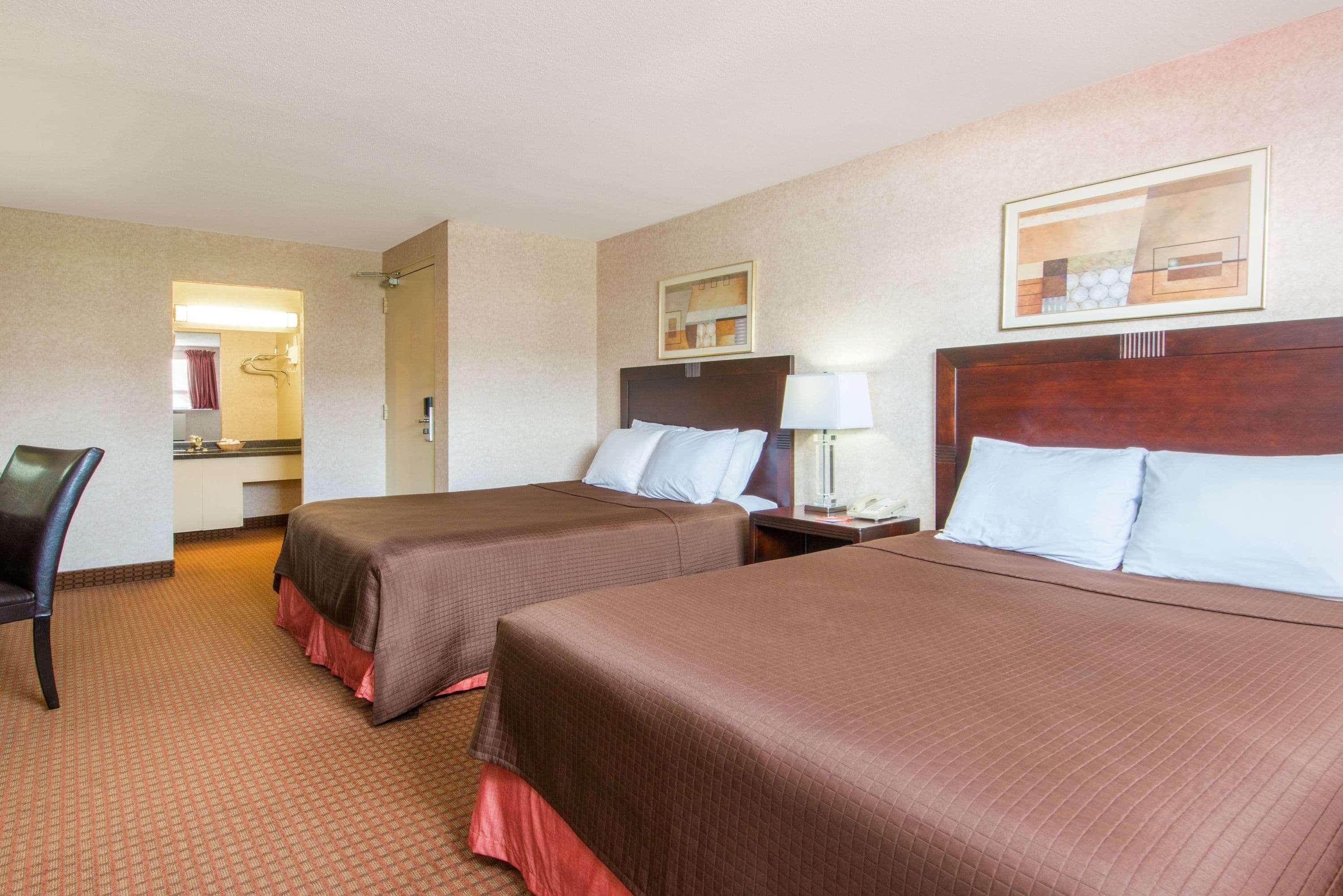 ฮาวเวิร์ด จอห์นสัน บาย วินด์แฮม เกรเวนเฮิสต์ Hotel กราเวนเฮิร์สต์ ภายนอก รูปภาพ